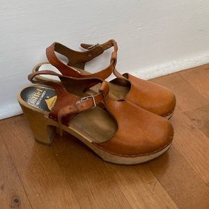 Swedish hasbeens size US 8 tan real leather wooden platform heeled clog